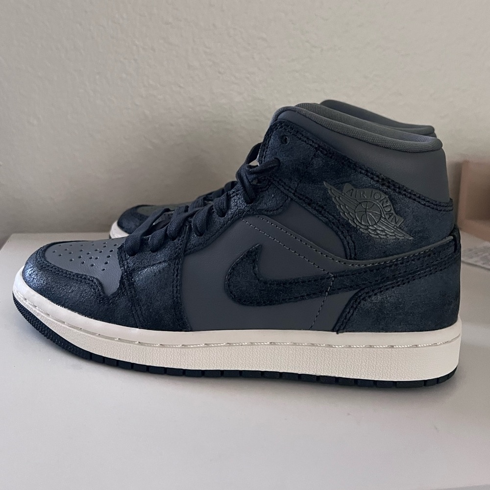 NEW - Air Jordan 1 Mid Distressed Smoke Grey (Women's)